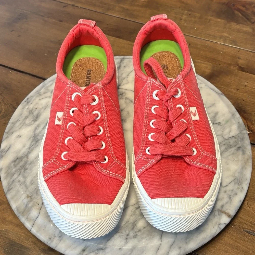 Cariuma Pantone Red Sneakers Canvas Lace Up Shoes Women Sz 9 EU 40 Men 7.5